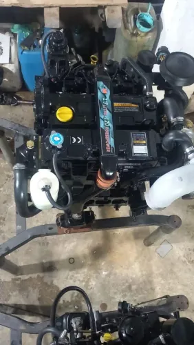 Vendo motor a diesel marítimo 1.7L de 120HP revisado