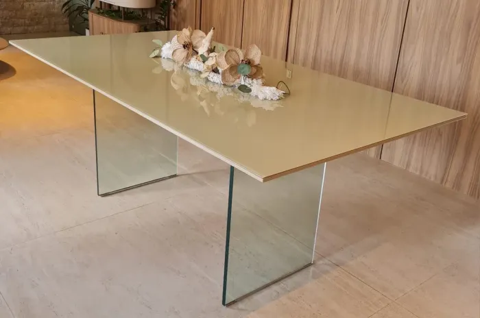 Mesa de vidro laqueado