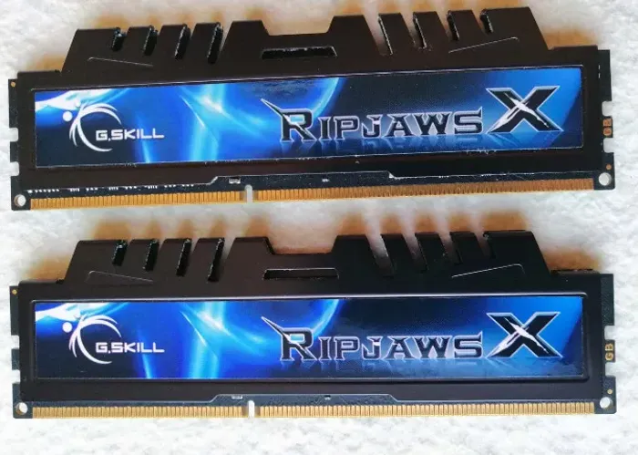 Memória RAM p/ PC - G. SKILL RIPJAWS - lote de 2 pentes, DDR3 1600, 4 GB cada, total 8 GB