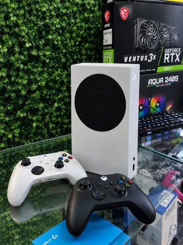 Xbox series S + 2 controles parcelamos em até 12x Pegamos videogame comoparte de pagemento
