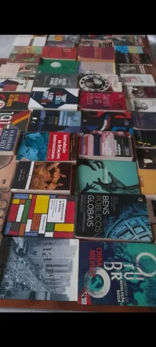 Livros acadêmicos e de literatura a partir de 5 reais