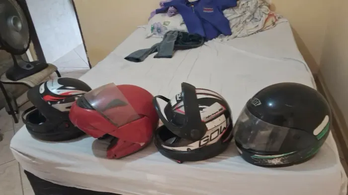 Vendo esses capacetes 50 reais cada 