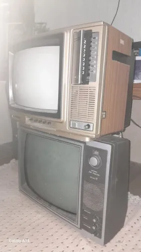 Kit 2 TVs vintage para coleção.. perfeito estado para decorar sua casa