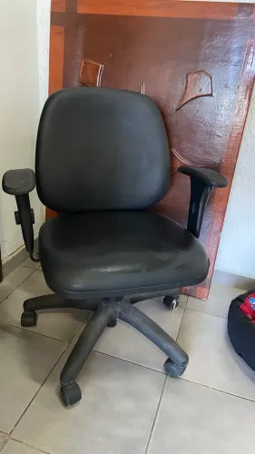 CADEIRA DE ESCRITÓRIO GIRATÓRIA