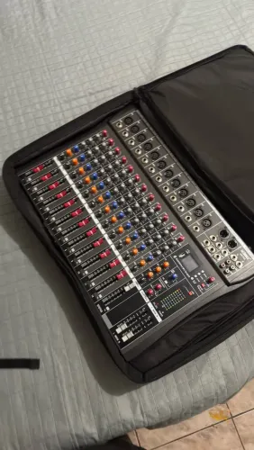 Mesa de som 12 canais / Lelong LE712 muito nova!