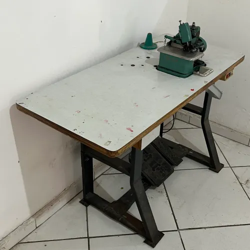 Maquina de costura overlock