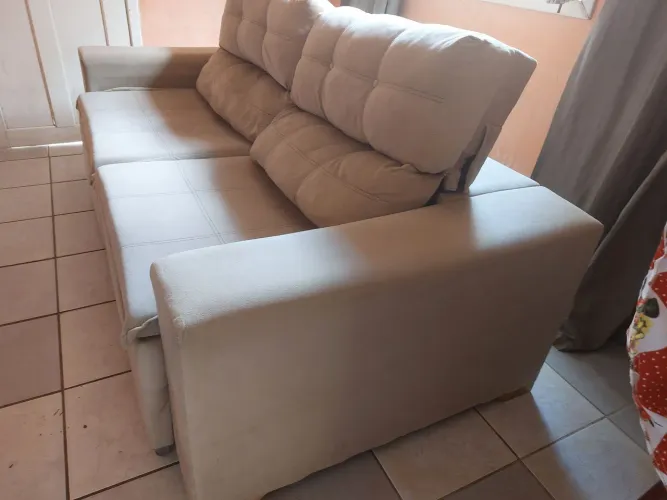 Vende-se, um sofá