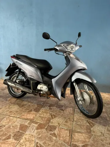 Motocicleta de garagem