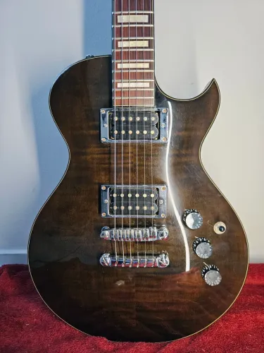Guitarra ibanez ART 200 FM