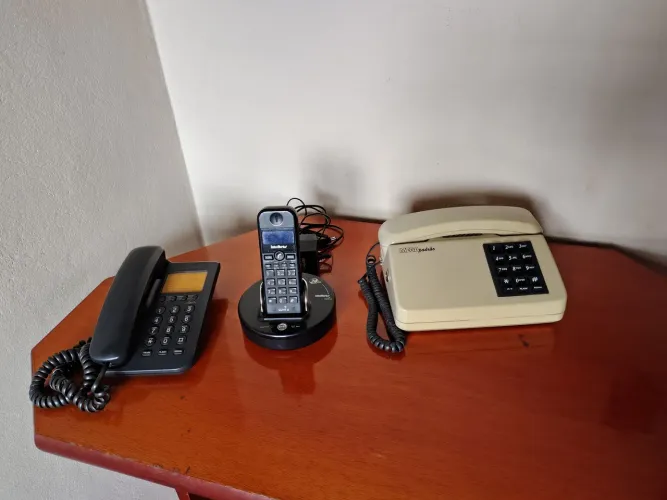 3 telefones em perfeito estado. 60,00 os três