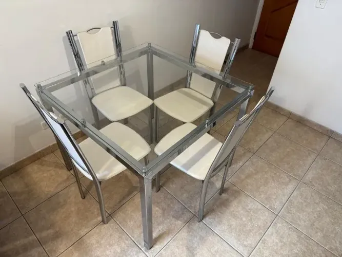 Mesa de jantar quadrada - Tampo de Vidro - 4 Cadeiras