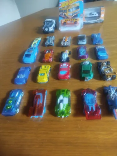 Lote coleção miniaturas Hotwheels, DM collection e Jeep Welly