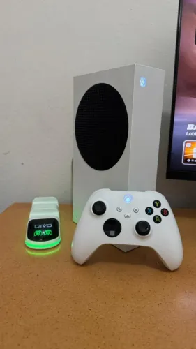 Xbox Series S (512GB) - Impecável + Dock de carregamento