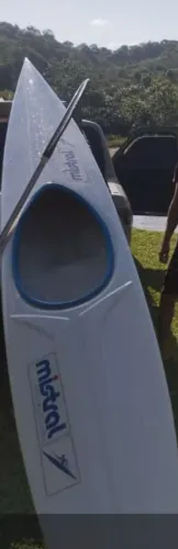 Caiaque de fibra com remo