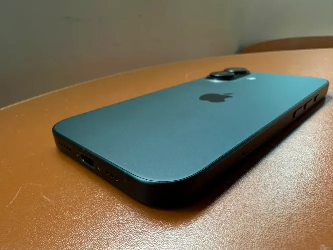 iPhone 16 