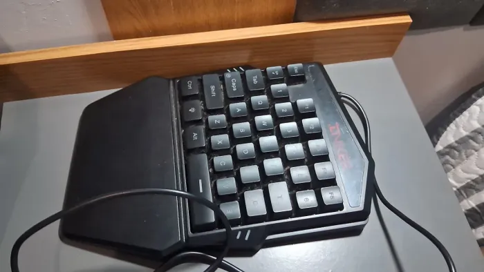 Teclado gamer de uma mão com led