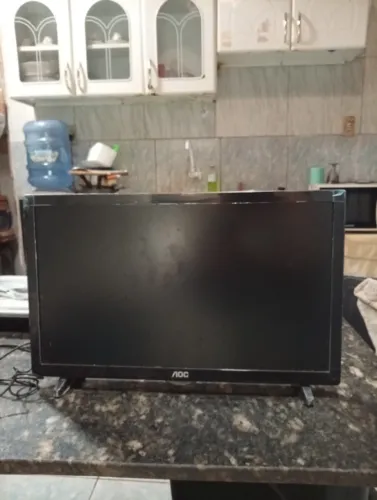 TV AOC 19' LED, PERFEITA PARA USAR DE MONITOR E PARA O DIA A DIA(OBS: ESTA SEM CONTROLE)