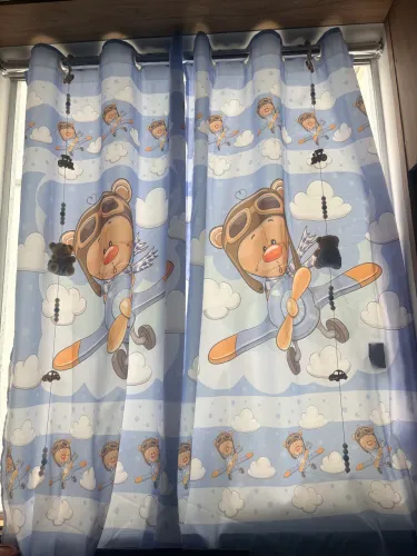 Vendo Curtina com enfeite infatil