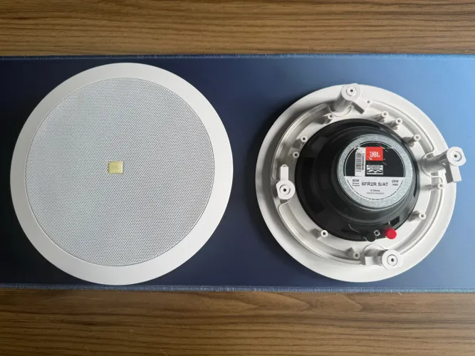 ? PAR DE CAIXAS JBL 6FR2R Full Range 6? - 25W RMS - 8 Ohms - Semi Novas - R$ 200 o Par