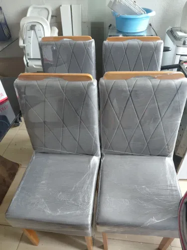 Jogo de cadeiras novas