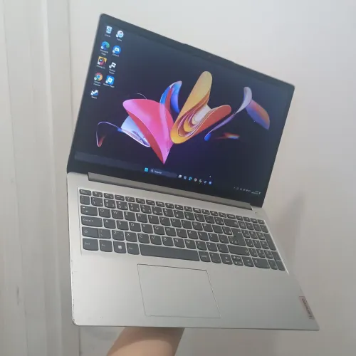 Notebook Lenovo funcionando tudo perfeitamente tela de 15.6 teclado alfanumérico