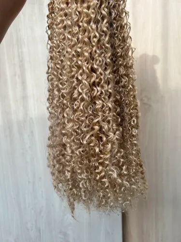 Cabelo humanizado na tela cacheado loiro dourado mel 300g 