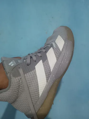 Tênis Adidas basketball 43