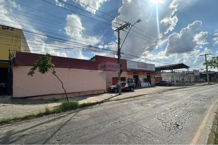 Galpão Comercial à Venda na avenida Abilio Machado com 340m²