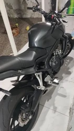 Honda CB650F impecável