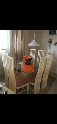 MESA QUADRADA COM TAMPO DE VIDRO