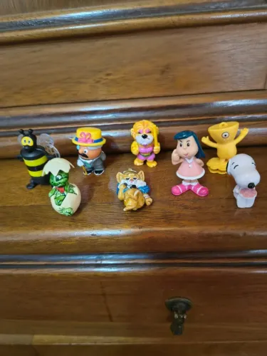 8 Miniaturas Kinder Ovo e Outras