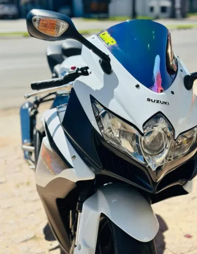 Vendo Suzuki GSX-R SRAD 750 moto de FINO TRATO!