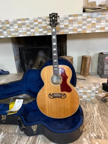 Violão Gibson SJ 200