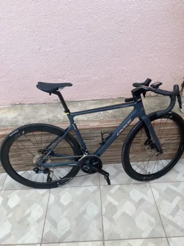 Bicicleta Oggi Cadenza 600 carbono nova 14 meses de garantia speed