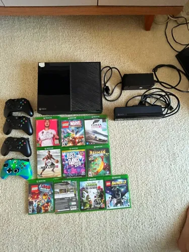Xbox one FAT 500GB + 10 jogos e 4 controles!