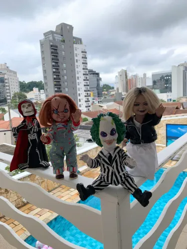 Bonecos de terror: Chucky, Tiffany, Beetlejuice e Morte