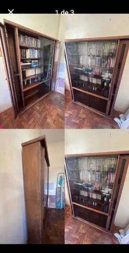 Estante de vidro com portas cds cabem 200 cds retirada no meu endereço moro na Tijuca