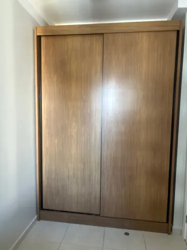 Vende-se guarda-roupa 2 portas de correr