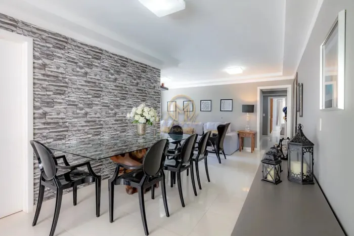 Apartamento mobiliado à venda em Meia Praia Itapema  3 dormitórios, 1 suíte, sacada gourme
