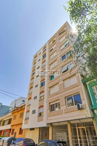 IMOBILIÁRIA SCHOTKIS VENDE EXCELENTE APARTAMENTO JK REFORMADO, DESOCUPADO, ÚNICO NO BAIRRO