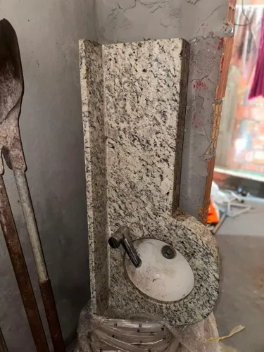 VENDE-SE PIA DE MÁRMORE