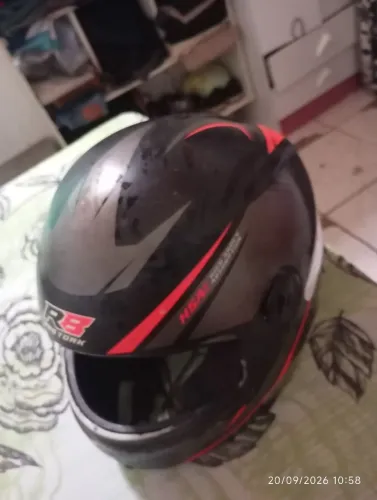 Capacete sem viseira 