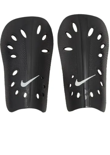 Caneleira Nike J Guard Preta