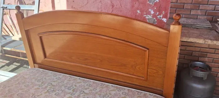 Cama de Casal de Madeira 