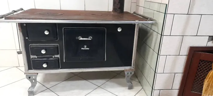 Vendo fogão a lenha cor preta n° 2 pouco uso