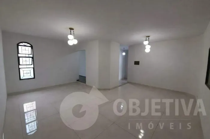 Casa para aluguel, 4 quartos, 1 suíte, 4 vagas, SARAIVA - UBERLANDIA/MG