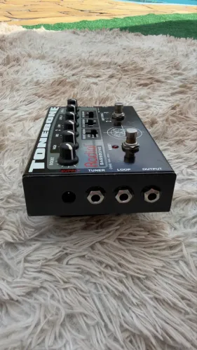 Bassbone - Pré-amplificador / DI para Contrabaixo RADIAL