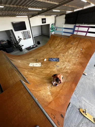 MINI RAMP DE SKATE COMPLETA À VENDA