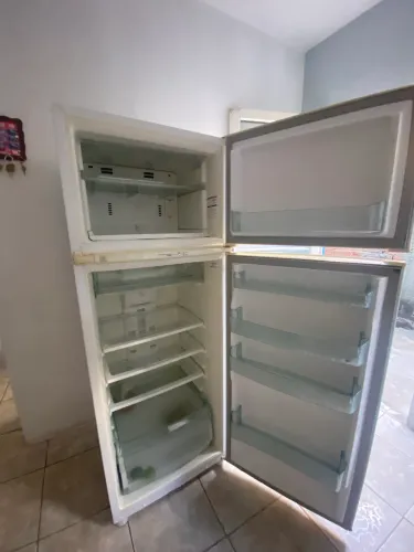 Geladeira para retirada de peças