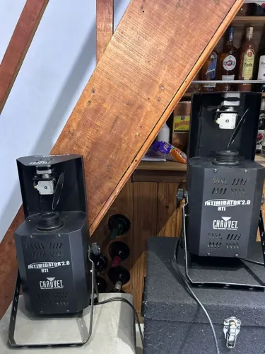 Vendo par de projetores, mais conhecido como nuvem